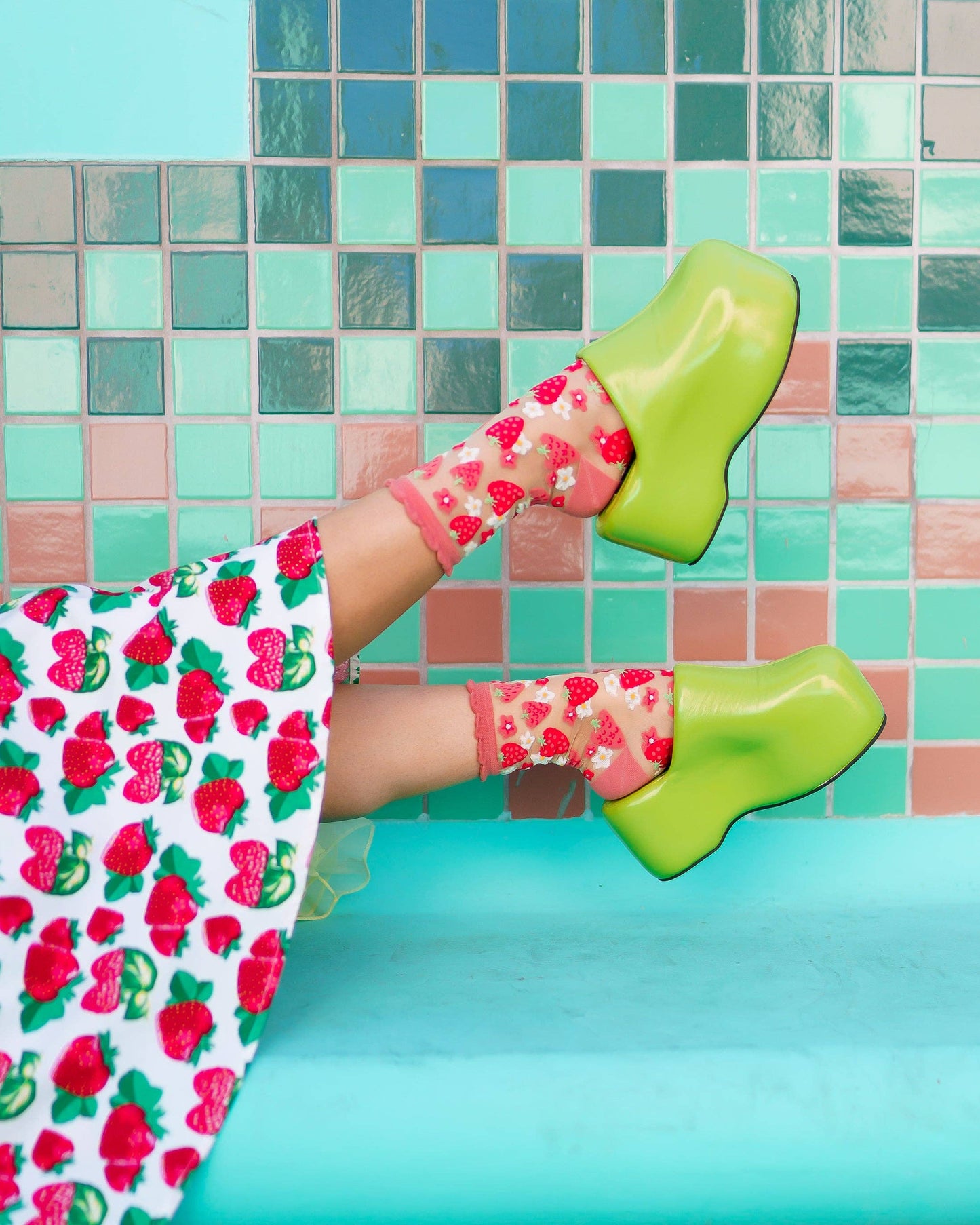 Sock Candy - Strawberry Daisy Ruffle Sheer Crew Sock