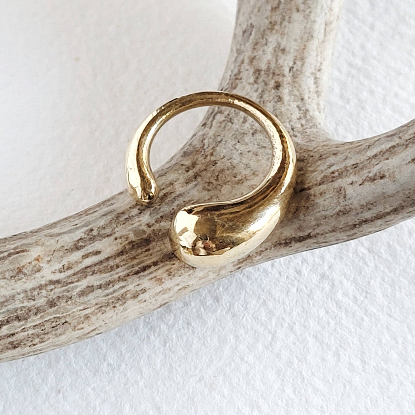 Bisjoux - Brass ring molten orb