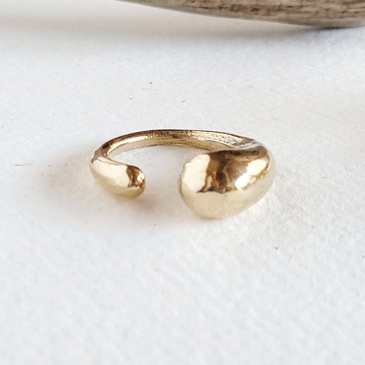 Bisjoux - Brass ring molten orb
